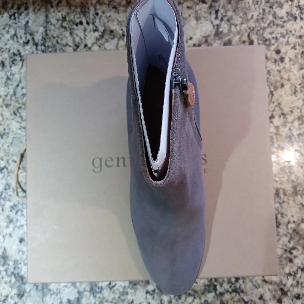 Gentle Souls by Kenneth Cole Sz. 11 Blaise Suede Ankle Wedge Boots